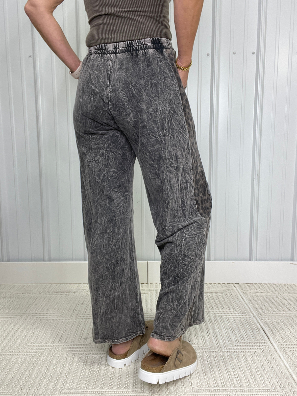 Mineral Washed Side Trim Pants In Ashed Black