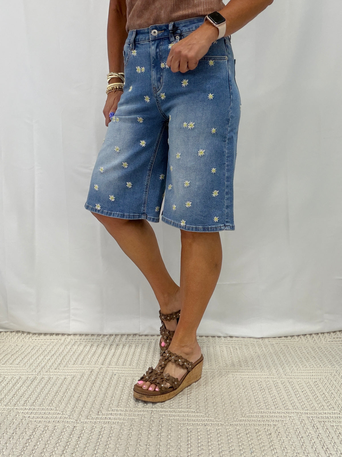 Mica Dash Of Daisy Bermuda Length Shorts 827
