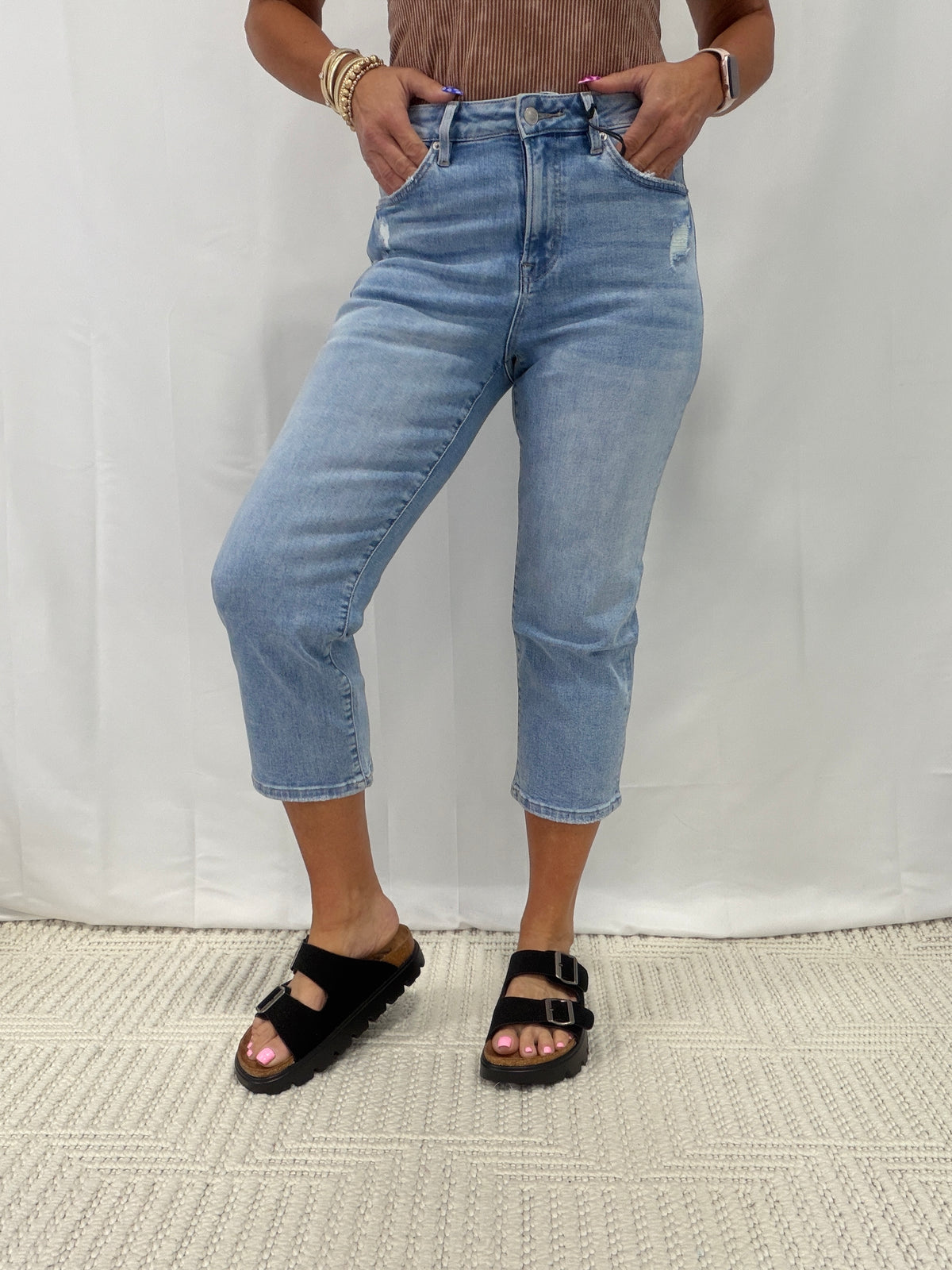 Mica High Rise Raylee Straight Capri 473