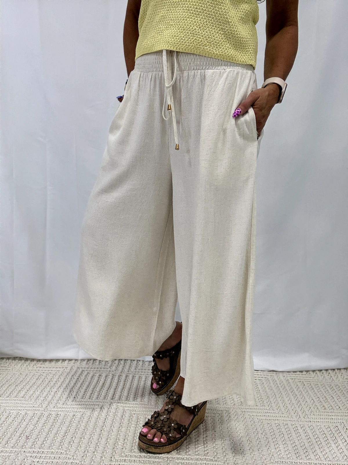Carefree Coast Flowy Capri Pants In Natural