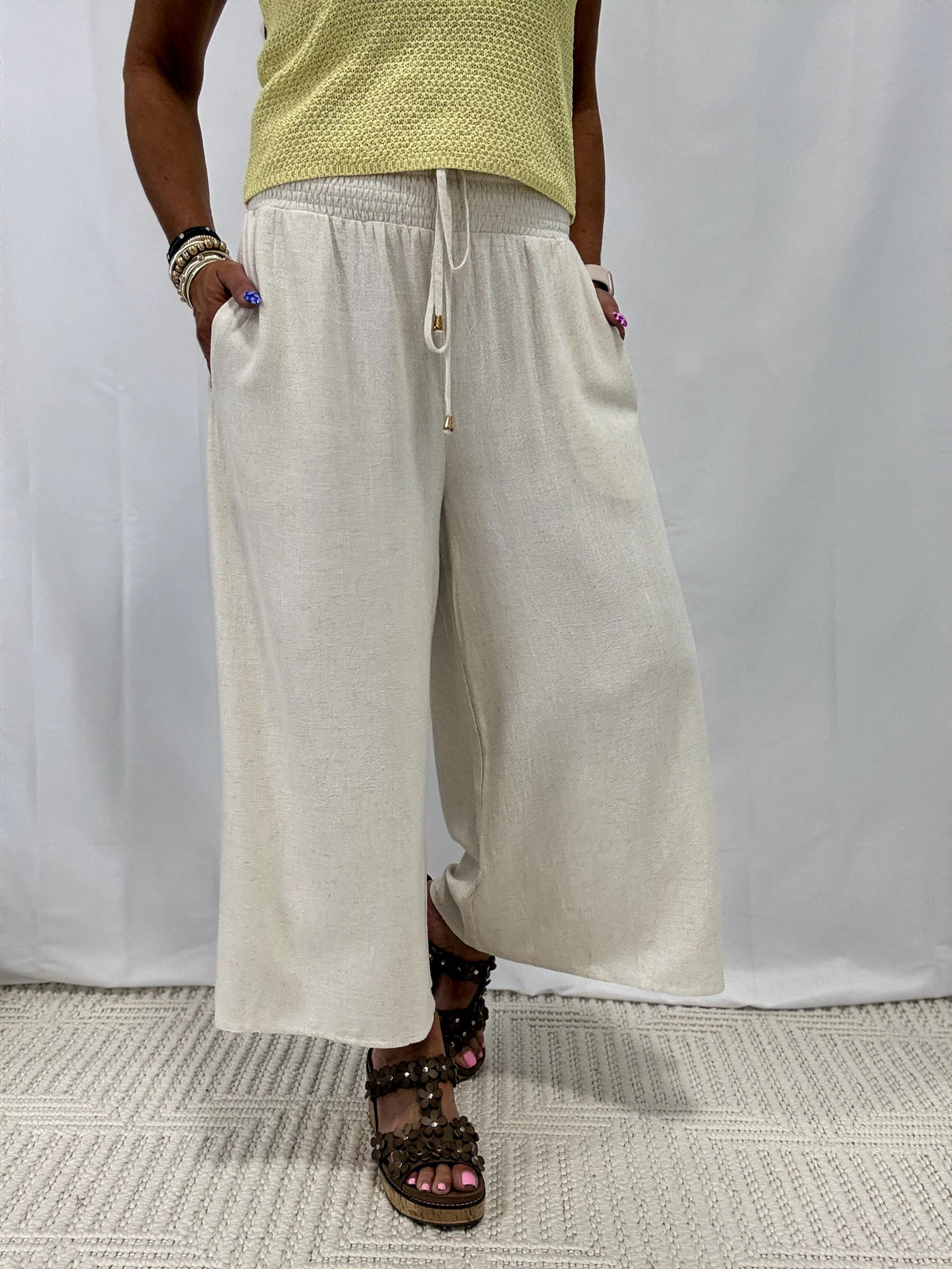 Carefree Coast Flowy Capri Pants In Natural