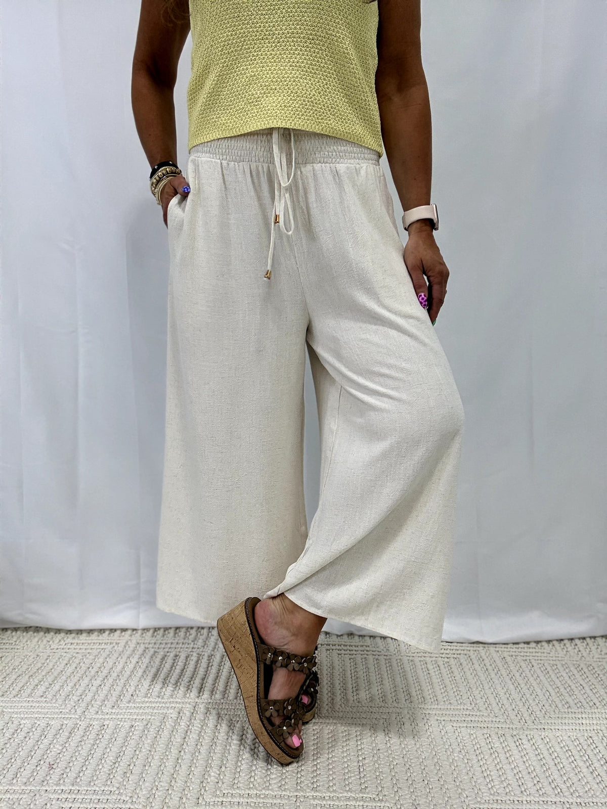 Carefree Coast Flowy Capri Pants In Natural