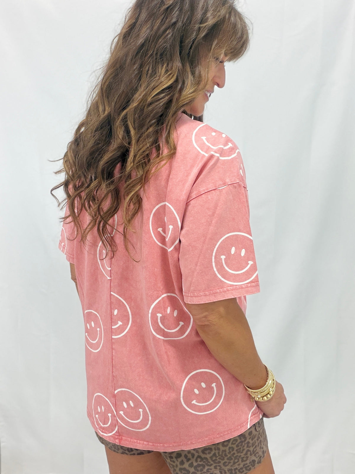Kiss & Tell Energy Smiley Face Boxy Fit Top In Coral