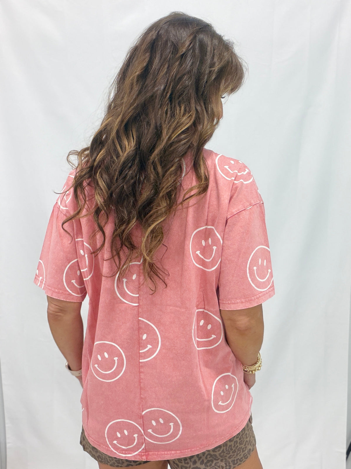 Kiss & Tell Energy Smiley Face Boxy Fit Top In Coral