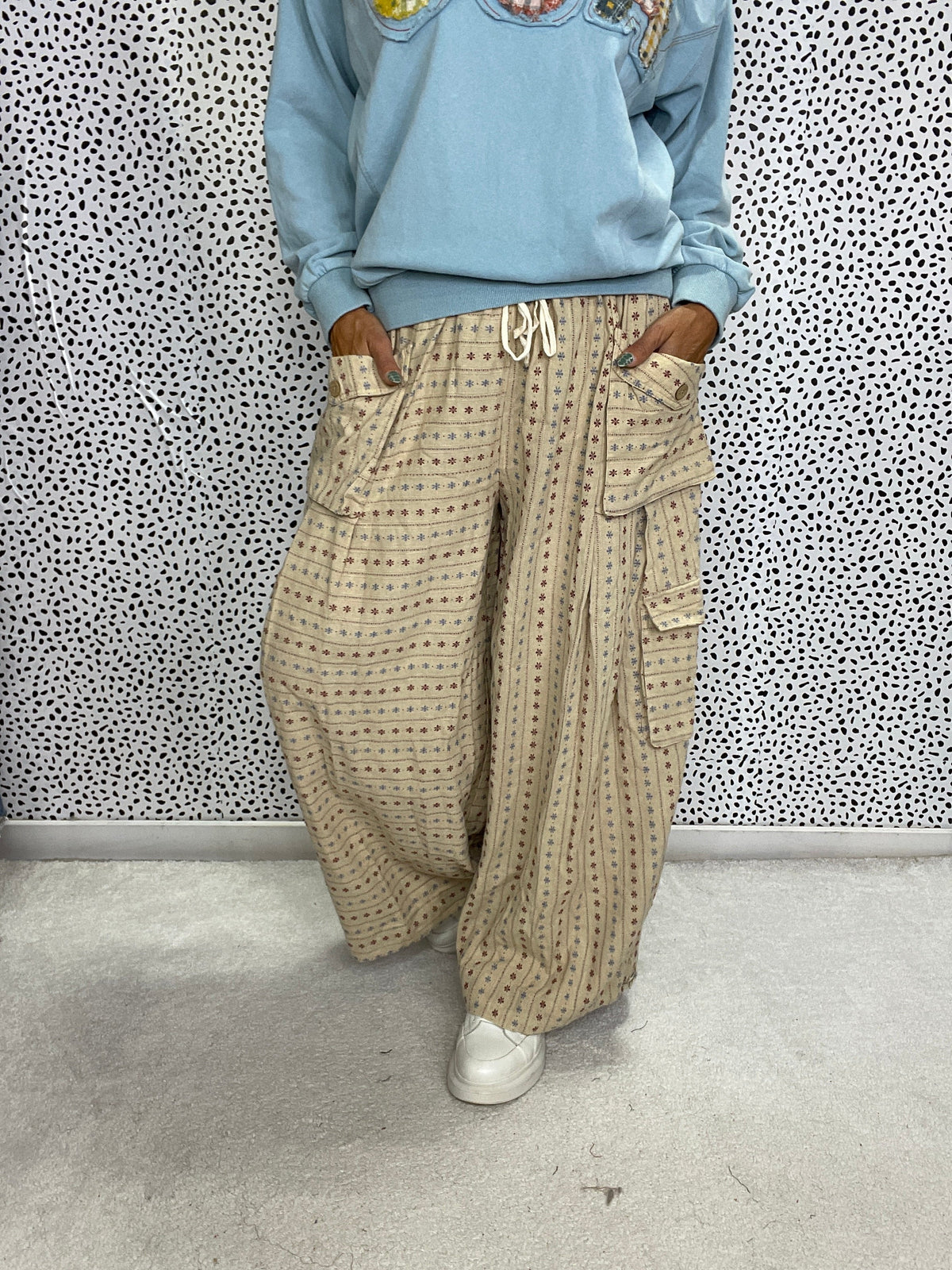 Oli & Hali WASHED 3D POCKET FLOWER PATTERN WIDE LEG PANTS *Final Sale*