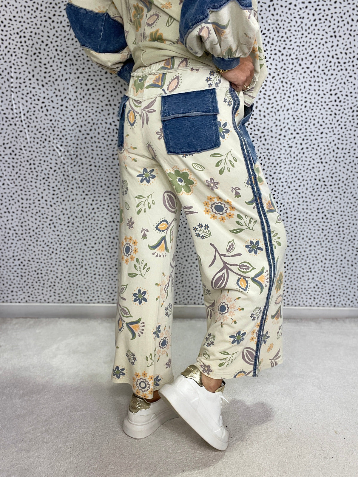 Garden Light Floral Printed Pants In 3 Colors