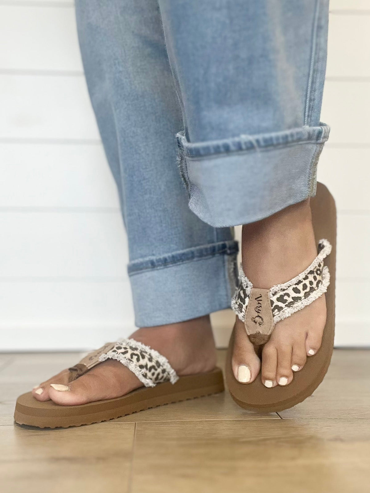 GJazz Cream Leopard Twill Flip Flops