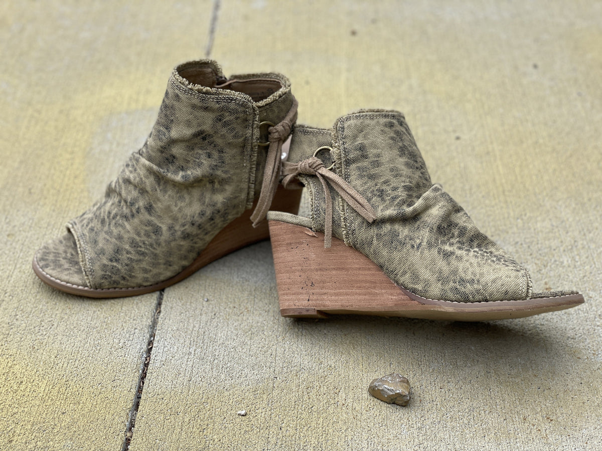 Keely Animal Open Toe Sandals *Final Sale*