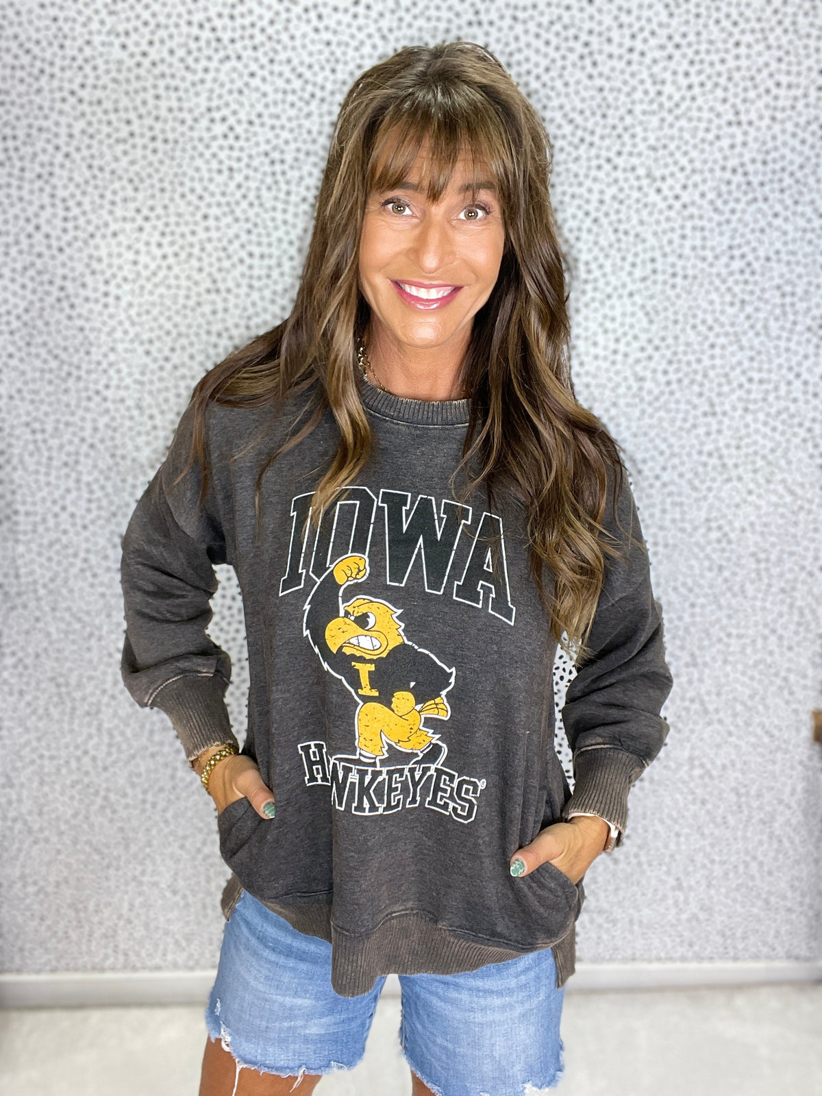 Iowa Herky Hi-Lo Crewneck Sweatshirt