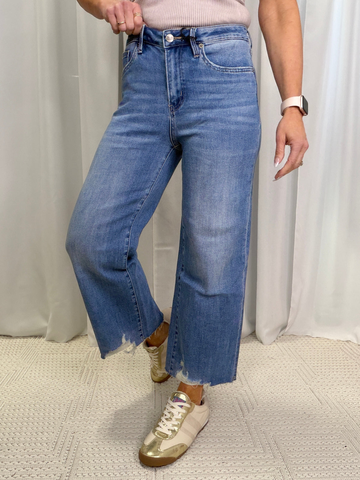 Mica Susan Crop Frayed Hem Jeans 540