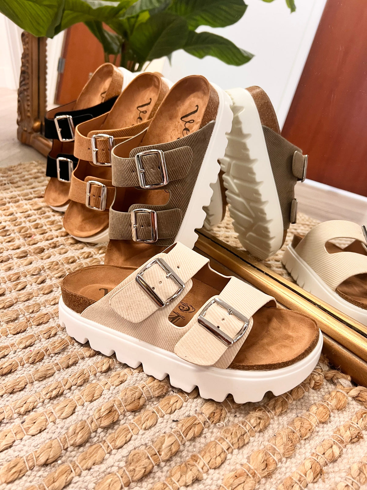 Very G Jazmin Platform Sandal In Taupe