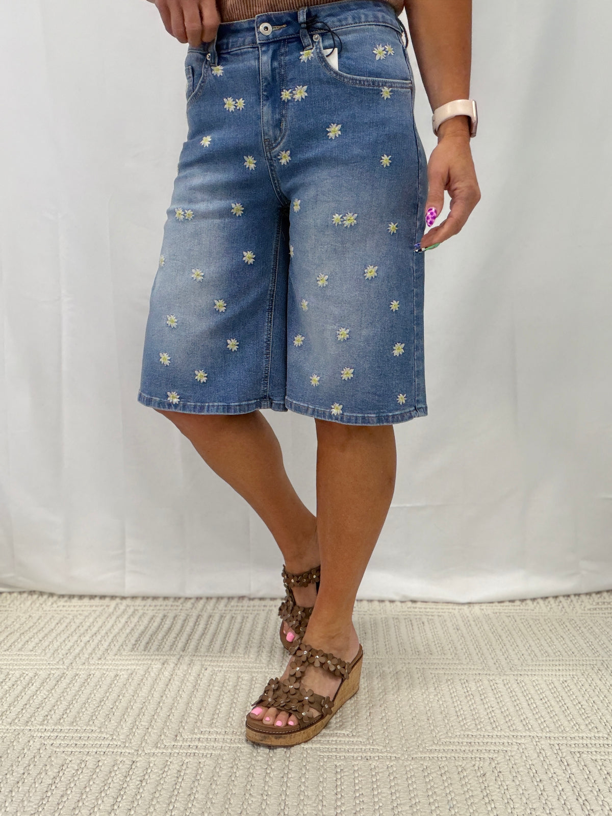 Mica Dash Of Daisy Bermuda Length Shorts 827
