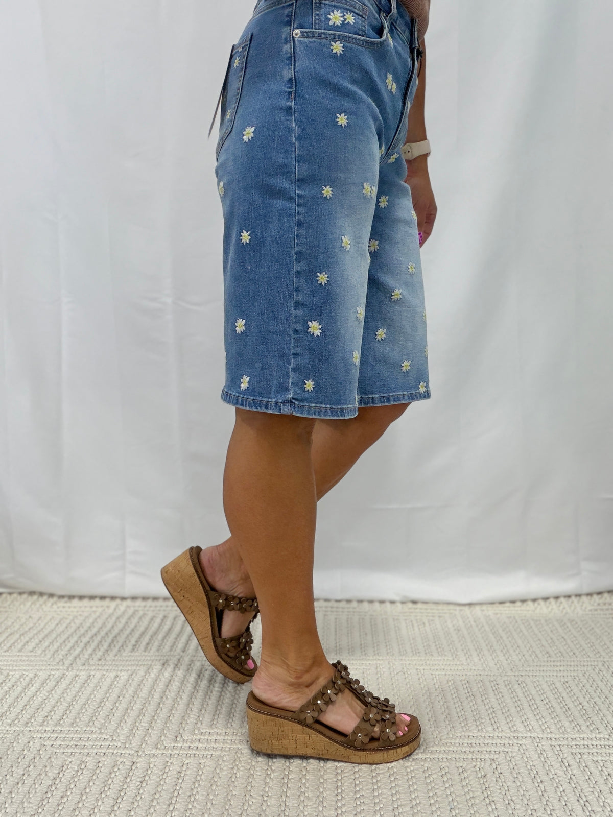 Mica Dash Of Daisy Bermuda Length Shorts 827