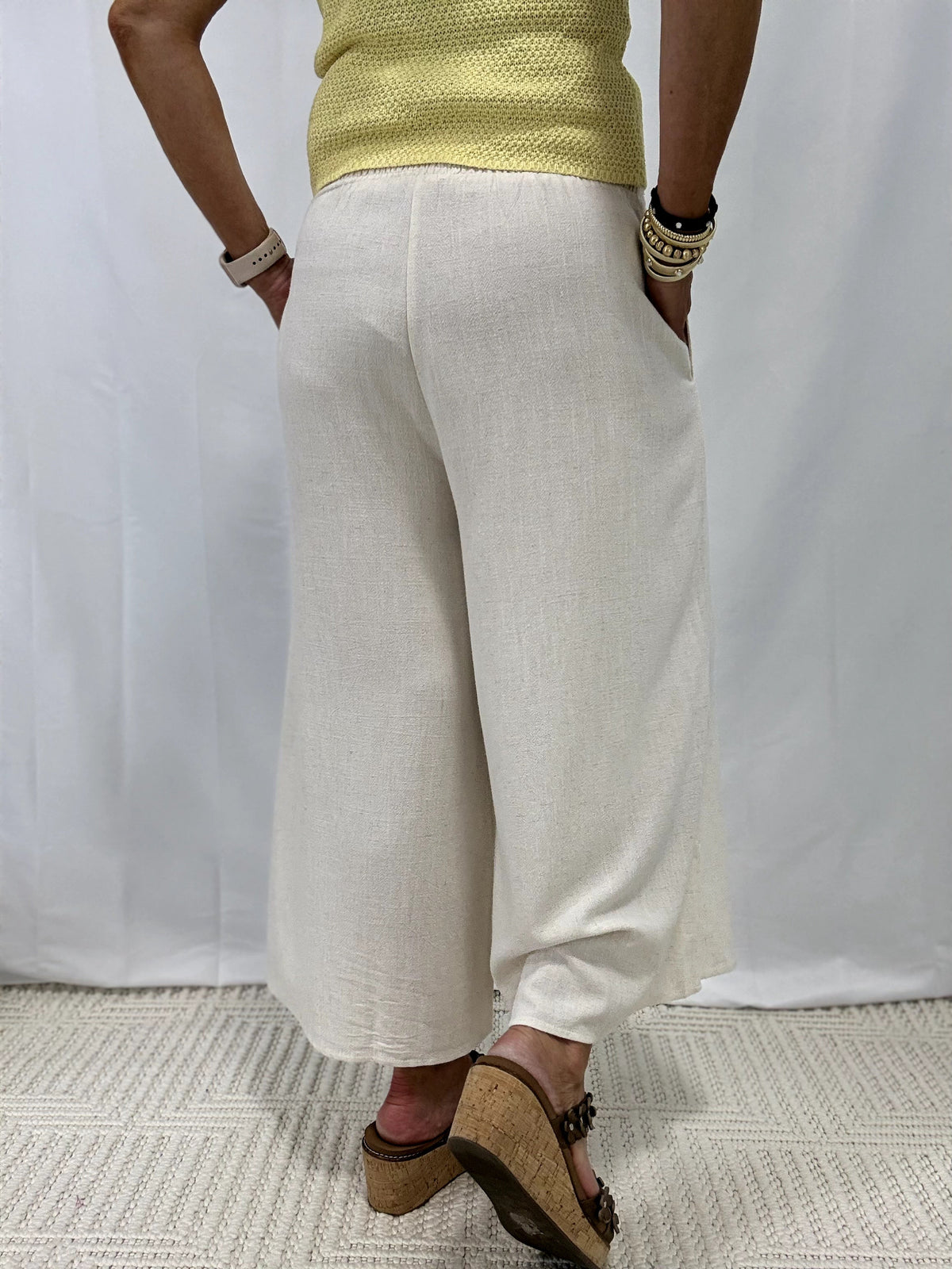 Carefree Coast Flowy Capri Pants In Natural