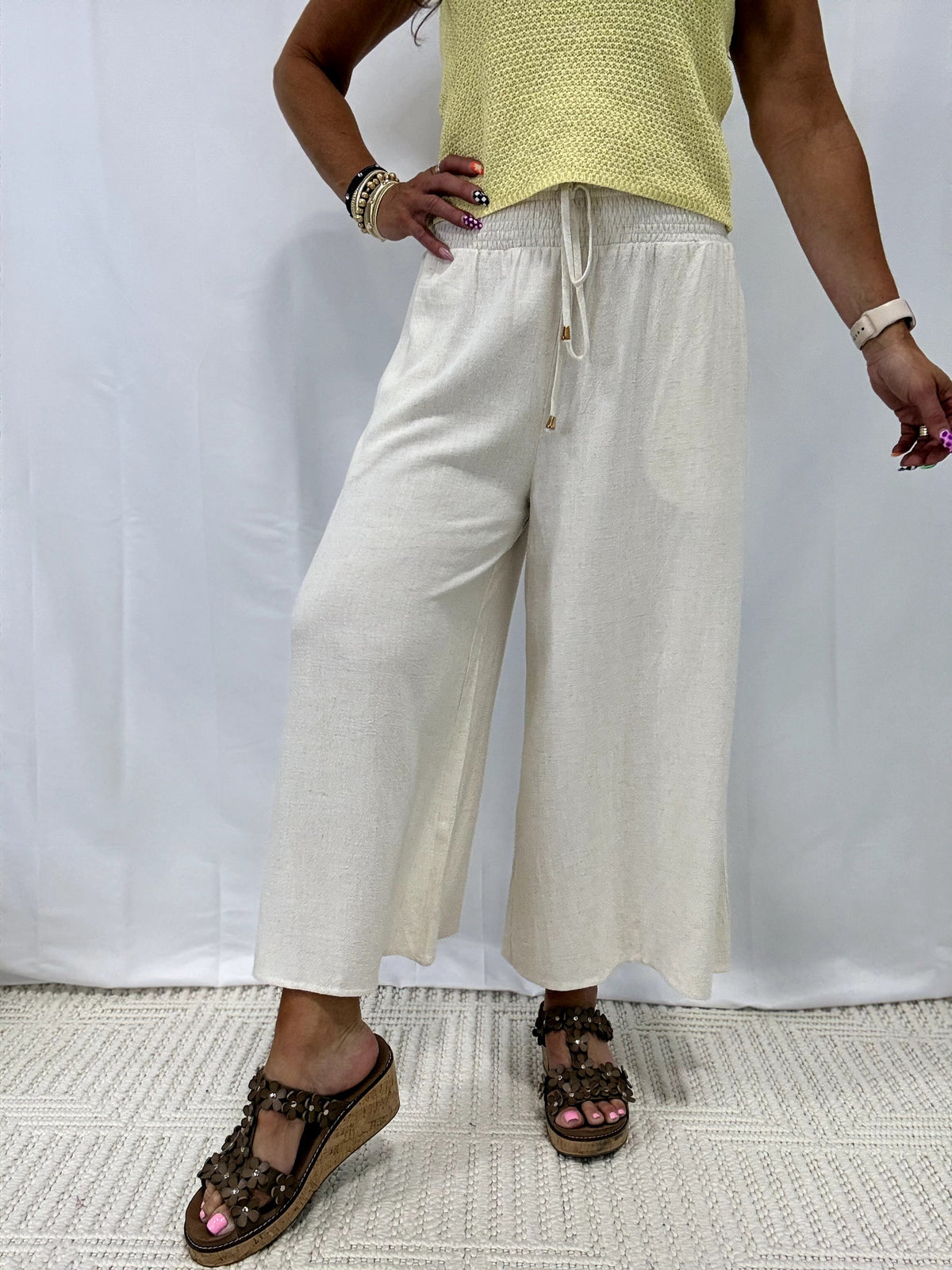 Carefree Coast Flowy Capri Pants In Natural