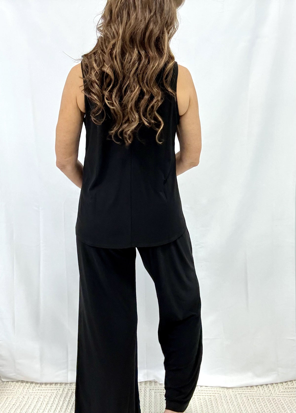 Jet Set Ease Solid Set in 2 Colors
