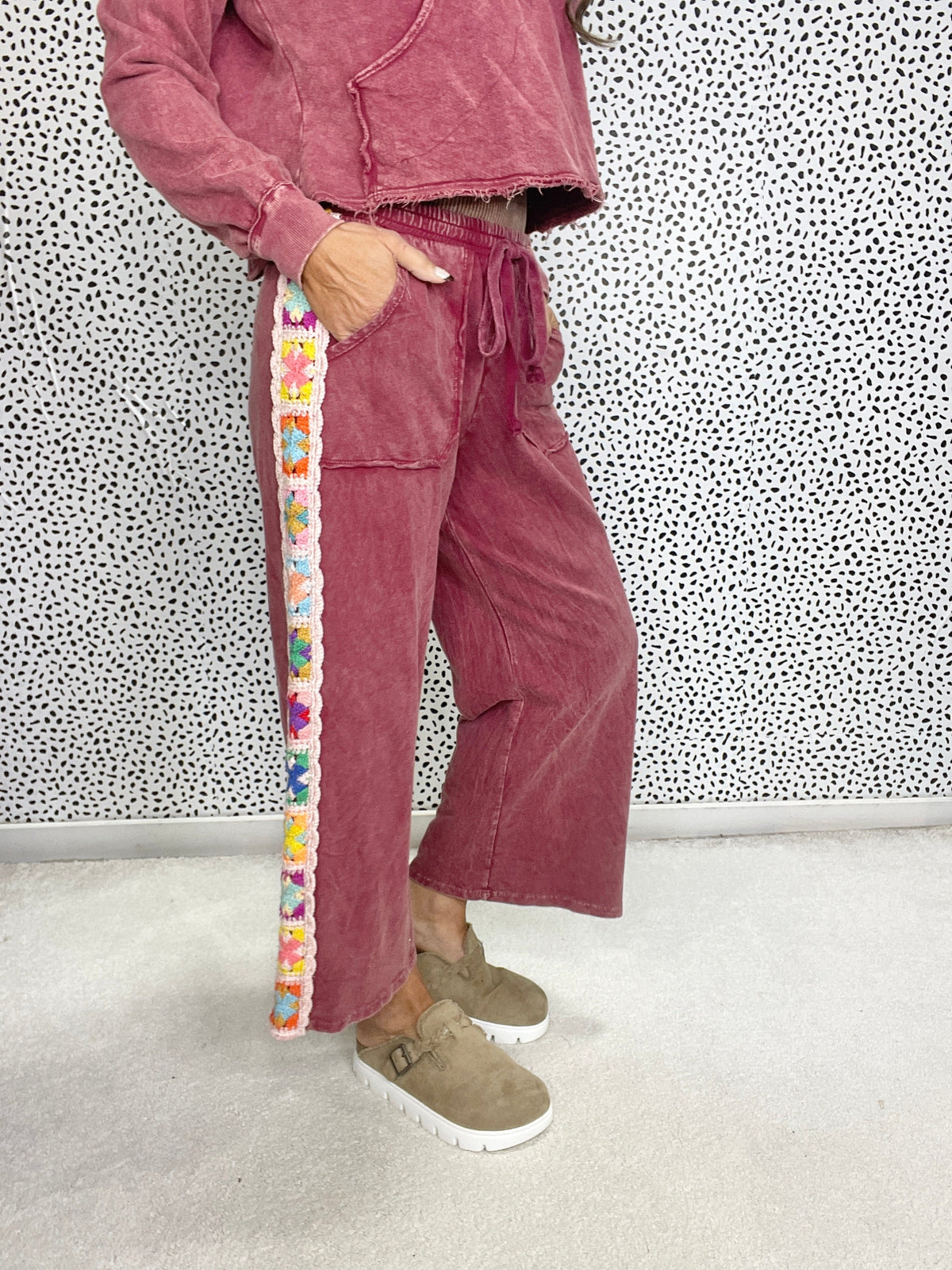 Crochet Side Stripe Pants In 2 colors