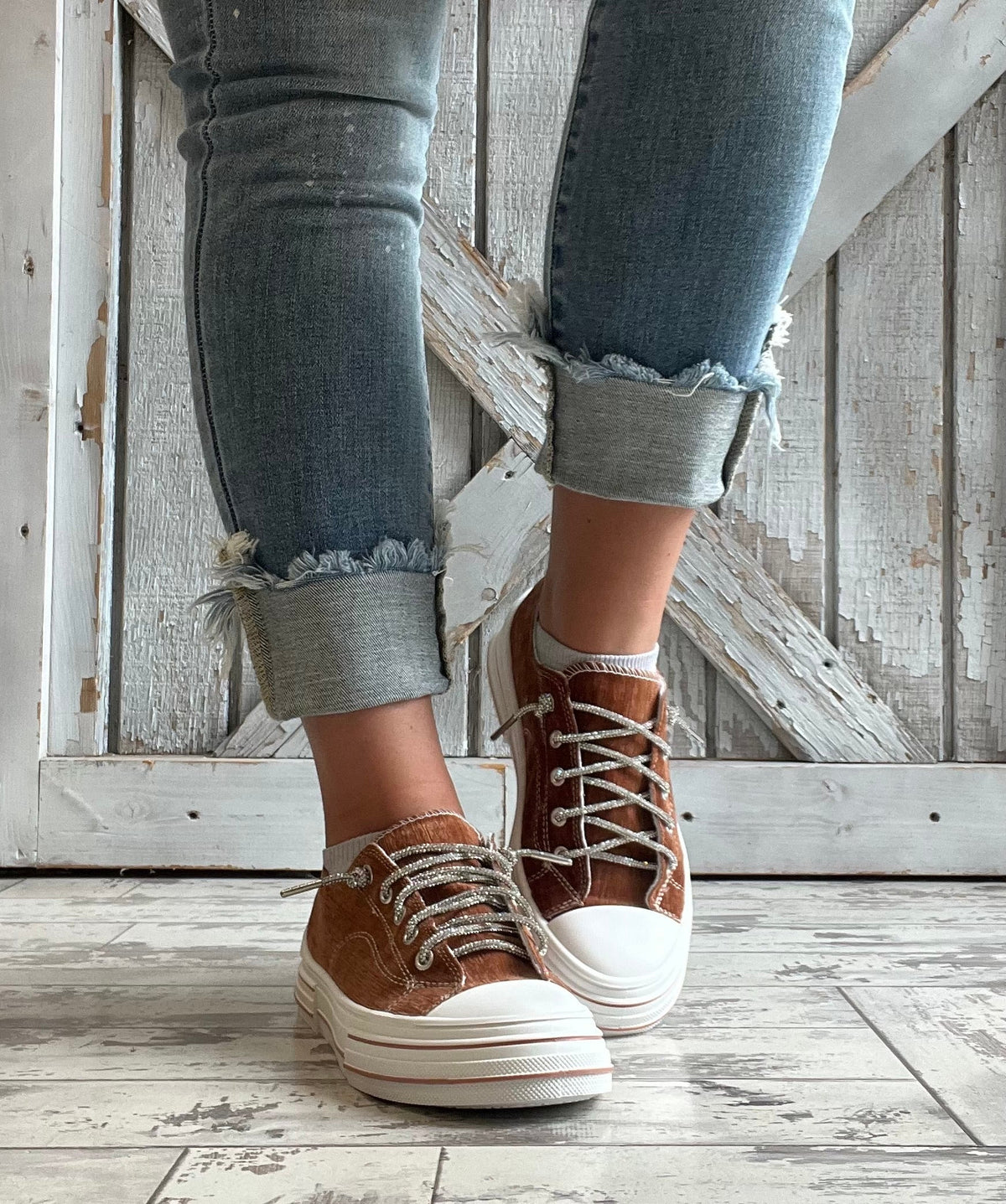 Very G Aman Velvet in Tan