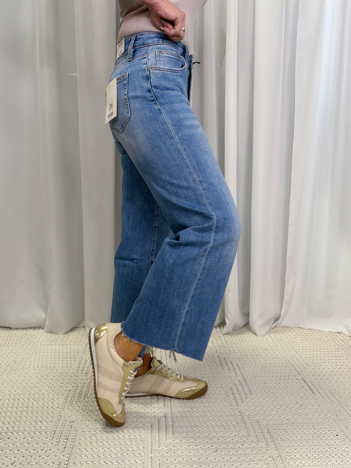 Mica Susan Crop Frayed Hem Jeans 540