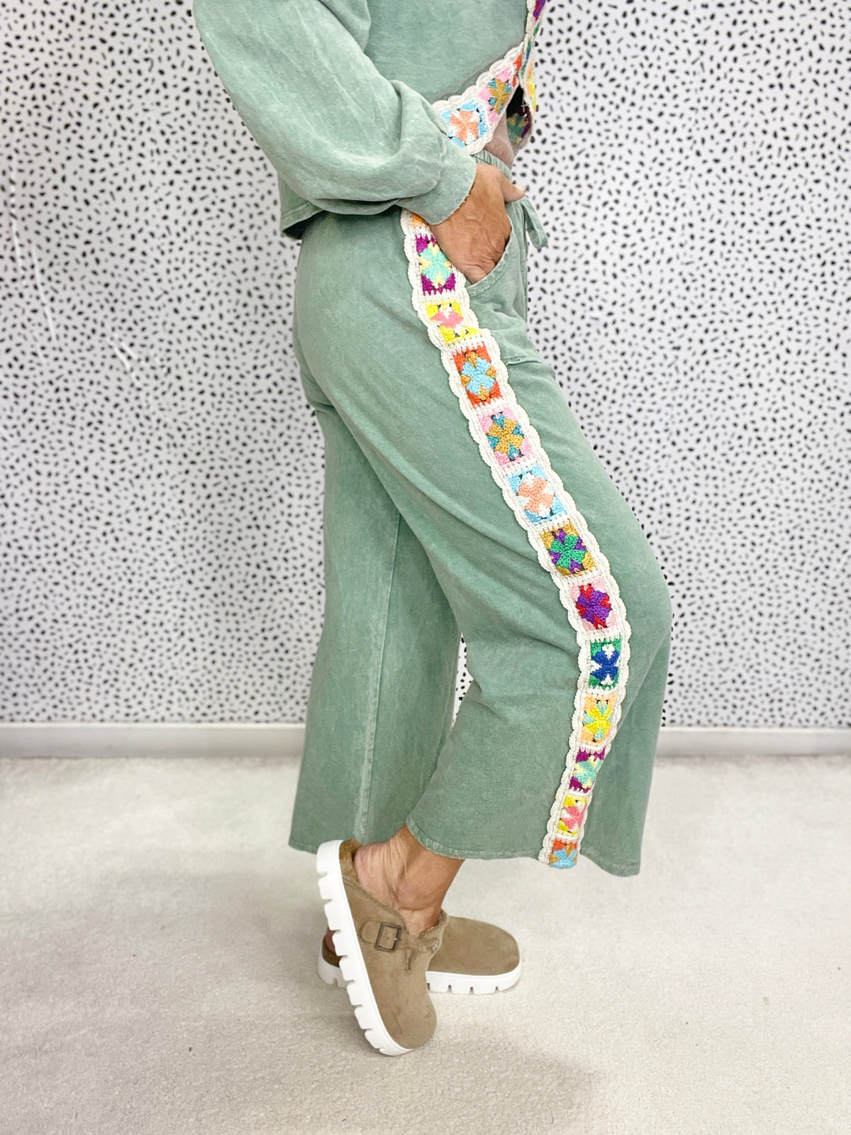 Crochet Side Stripe Pants In 2 colors