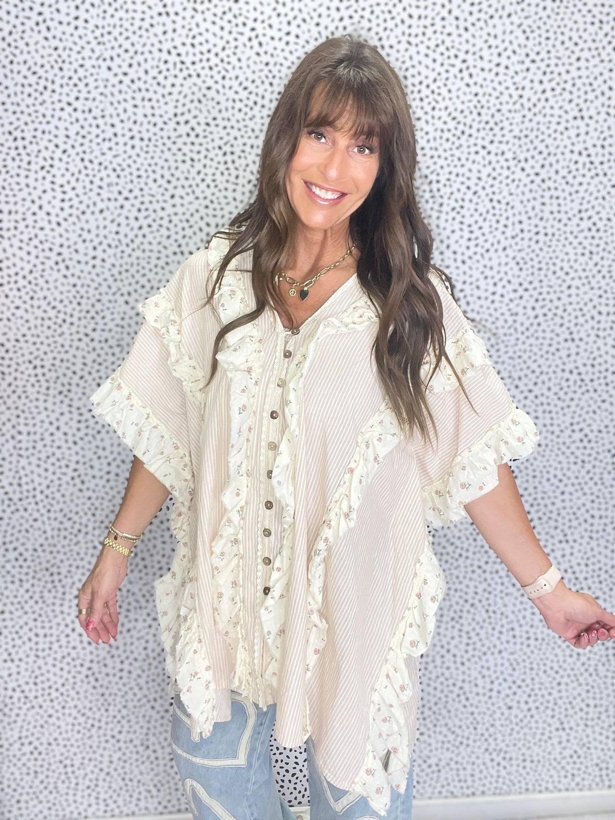 Oli & Hali All The Vibes V-Neck Short Sleeve Top In Apricot *Final Sale*