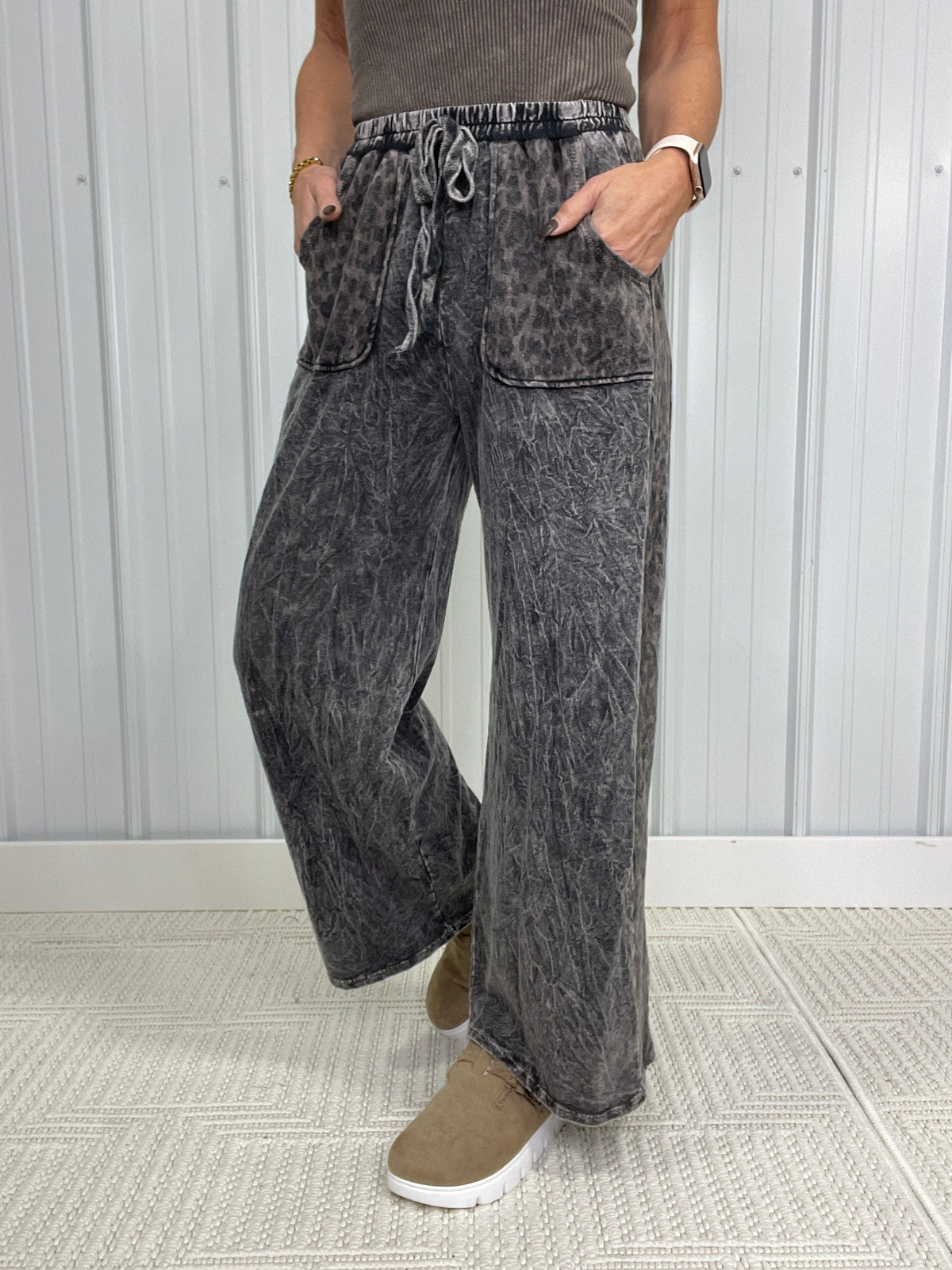 Mineral Washed Side Trim Pants In Ashed Black