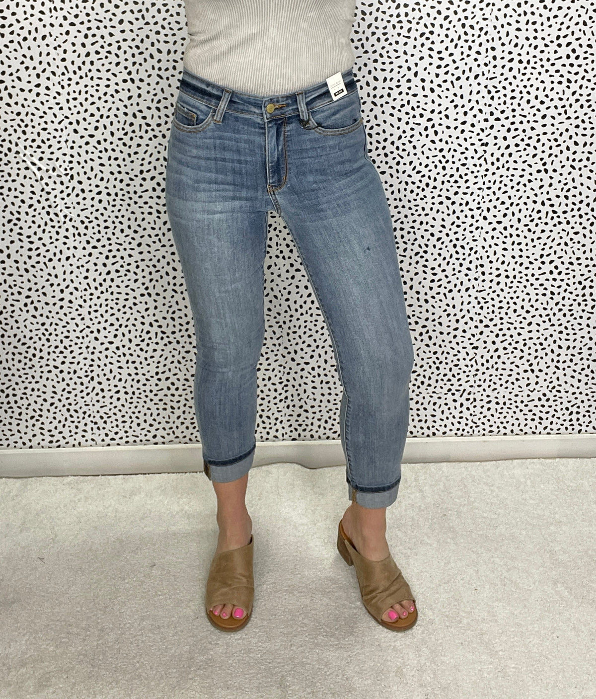 Judy Blue Brenda Mid Rise Cuffed Capri 116