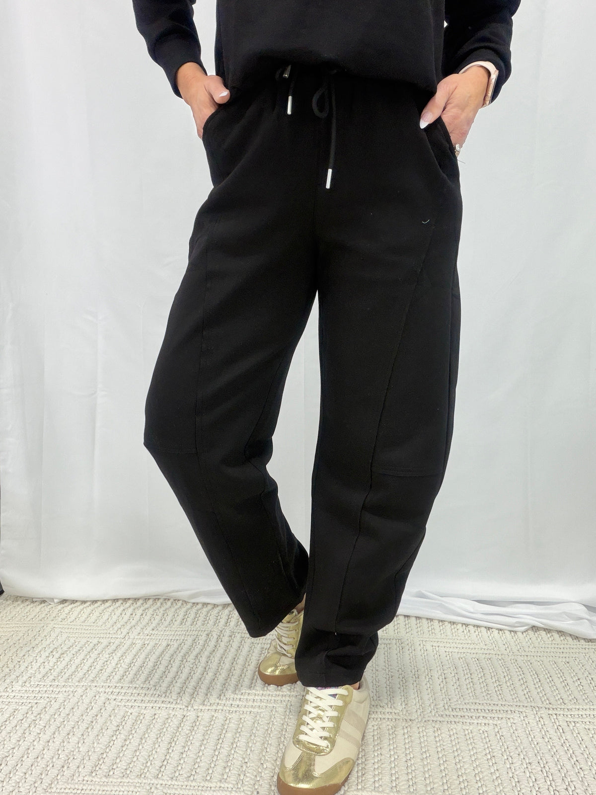 Bank It Drawstring Tapered Leg Sweatpants In Black