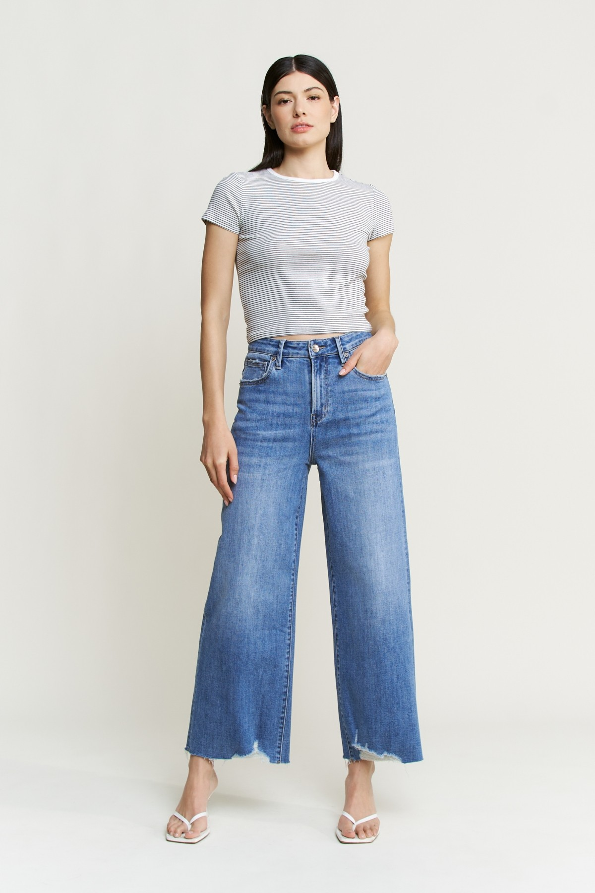 Mica Susan Crop Frayed Hem Jeans 540