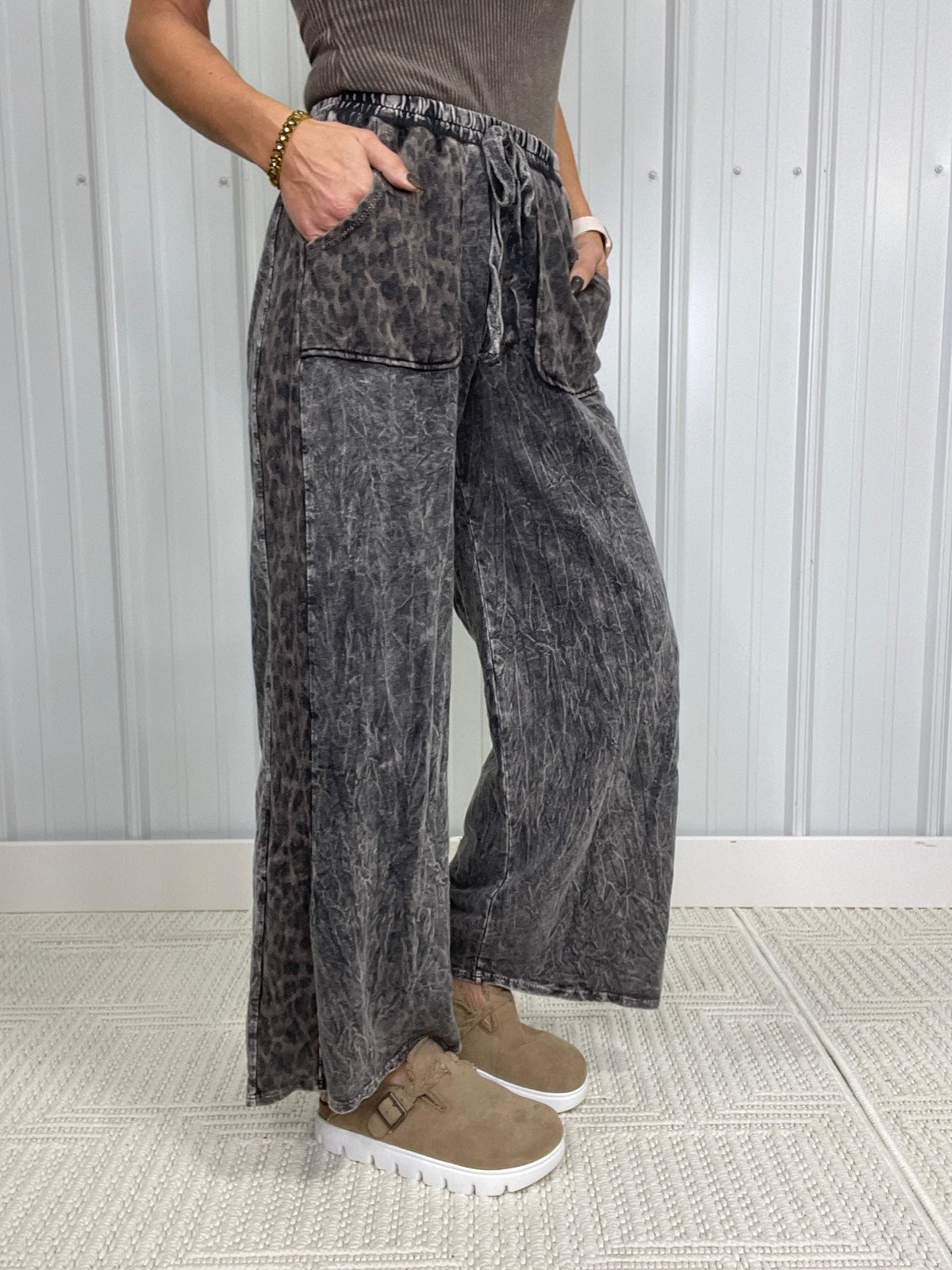 Mineral Washed Side Trim Pants In Ashed Black