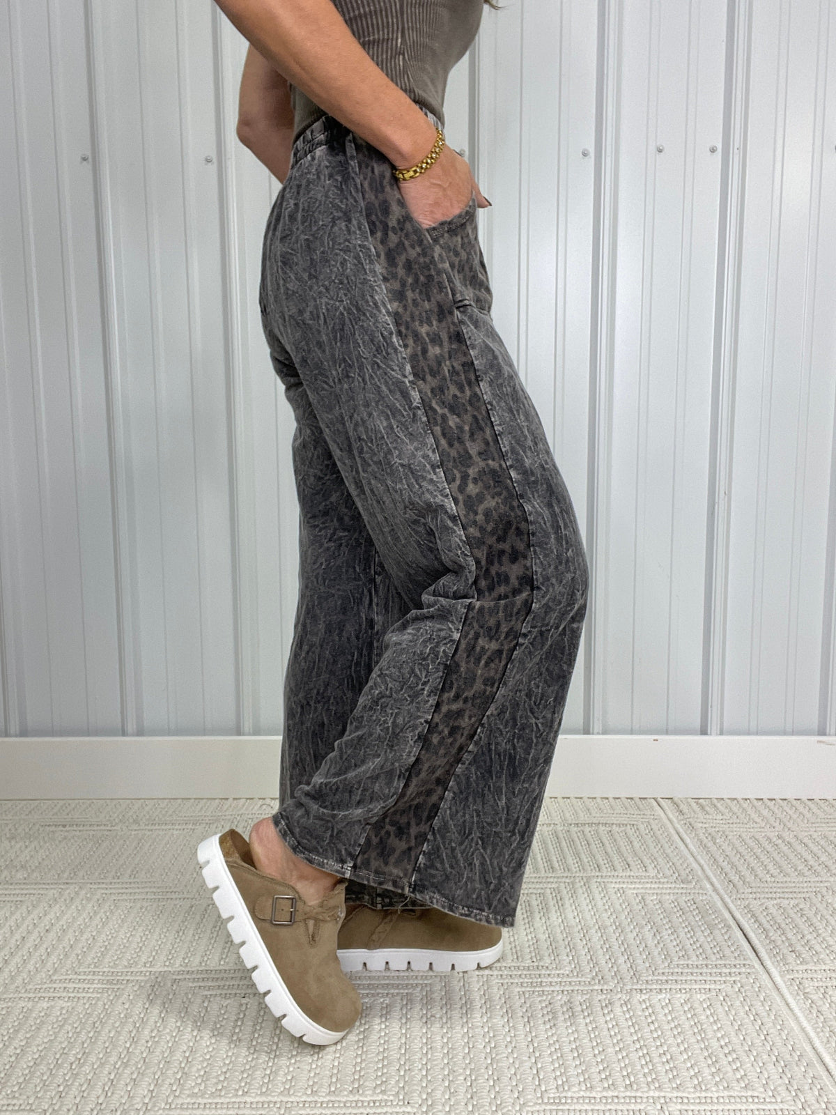 Mineral Washed Side Trim Pants In Ashed Black