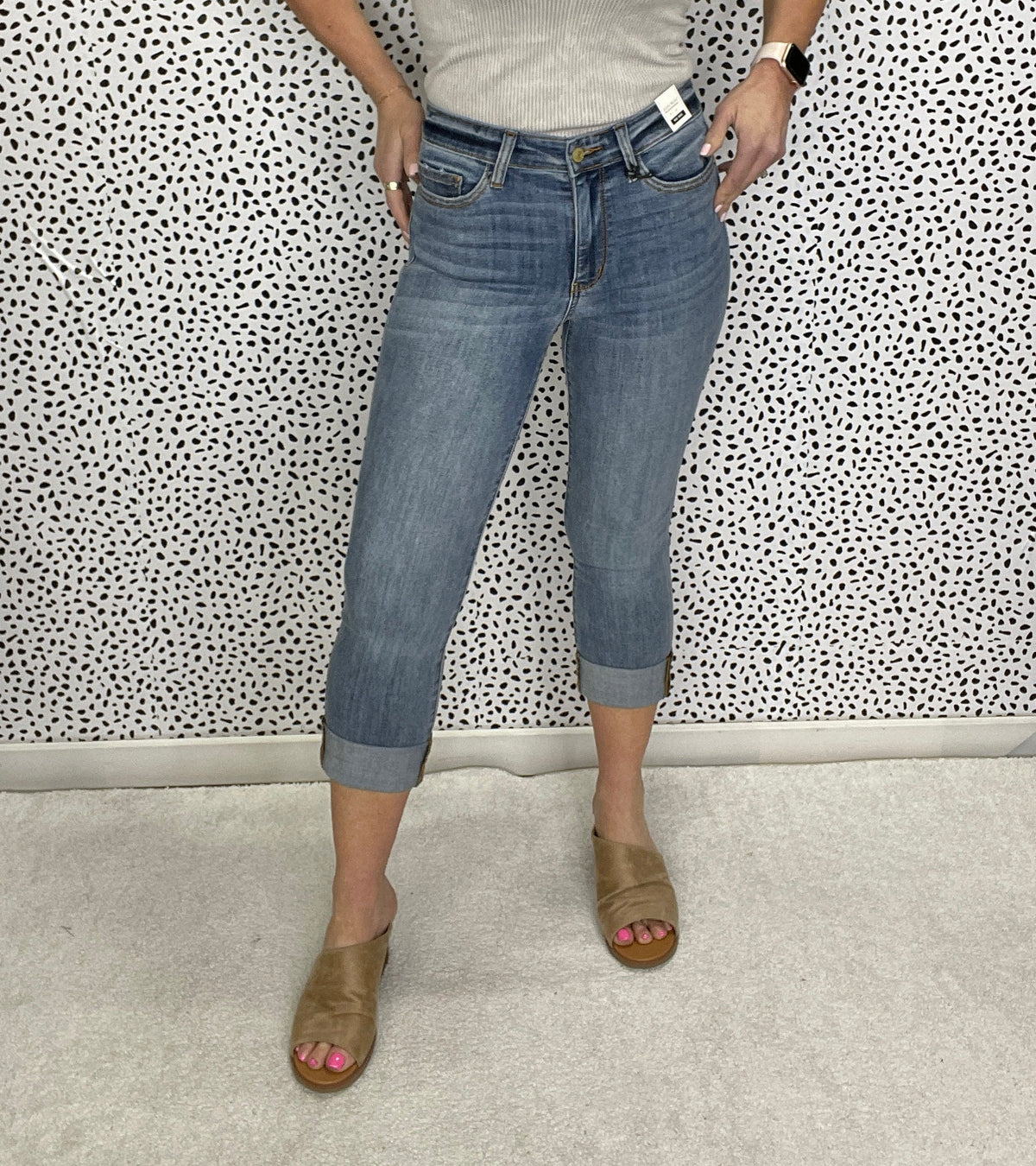 Judy Blue Brenda Mid Rise Cuffed Capri 116