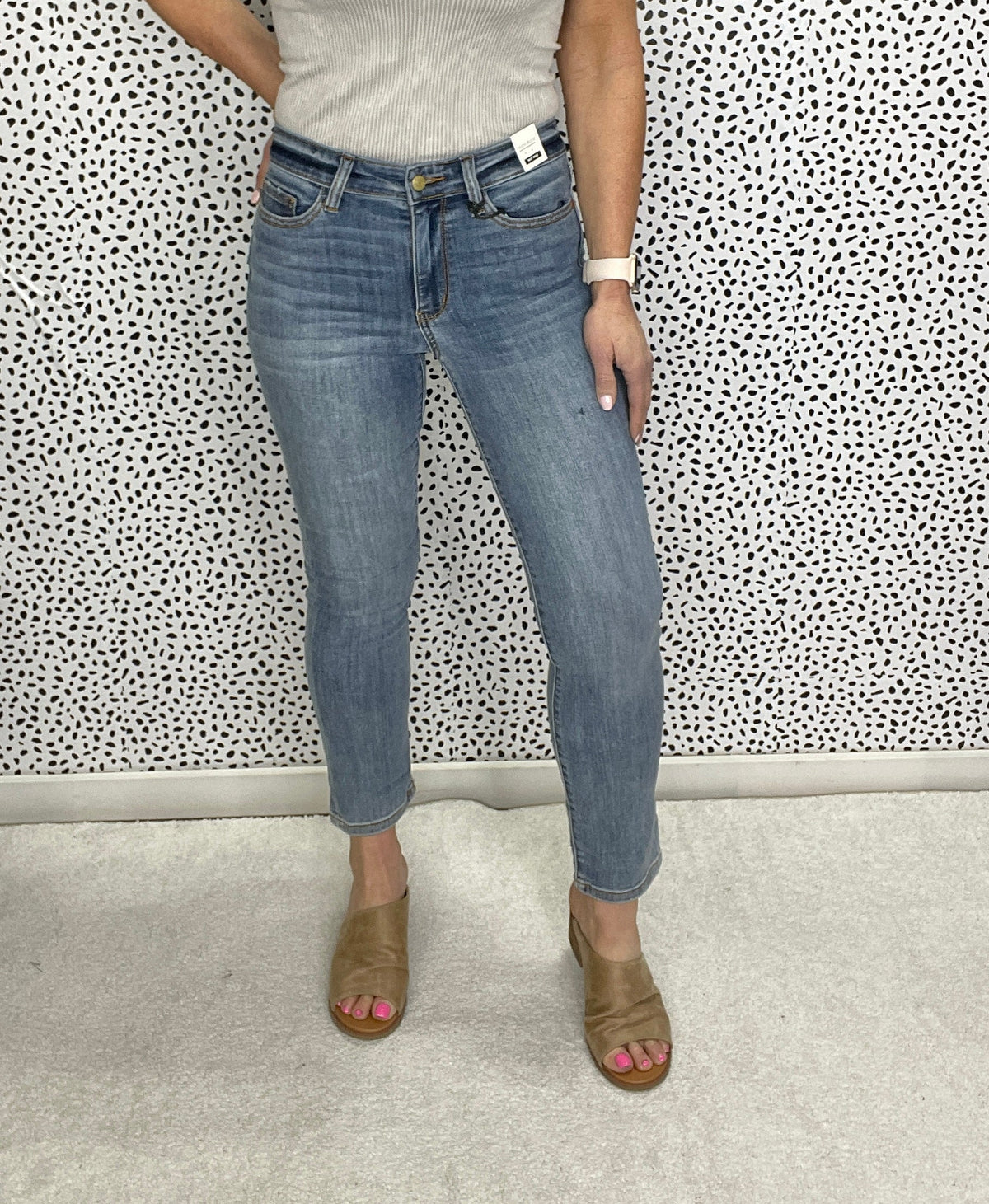 Judy Blue Brenda Mid Rise Cuffed Capri 116