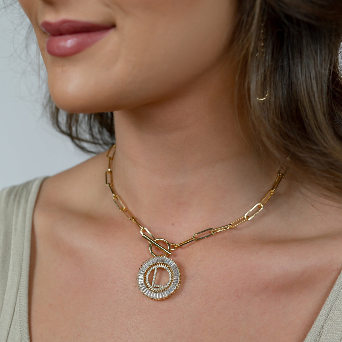 Paperclip Chain Radiant Initial