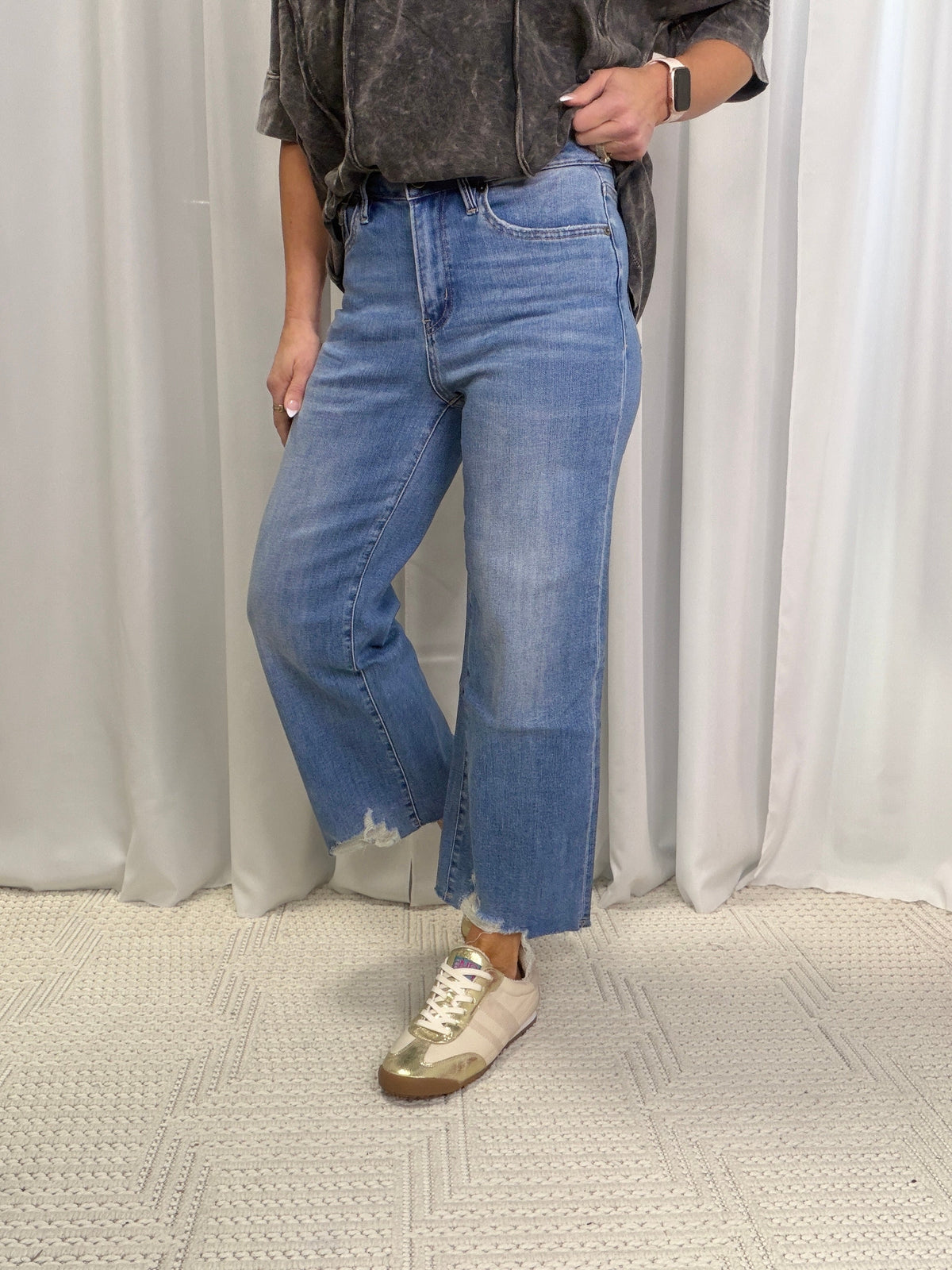 Mica Susan Crop Frayed Hem Jeans 540